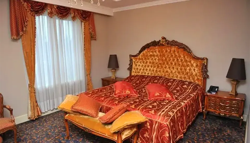 هتل اینتوریست پالاس باتومی